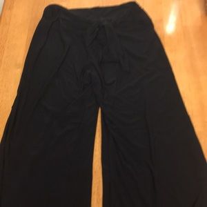 Polyester black capris with tie